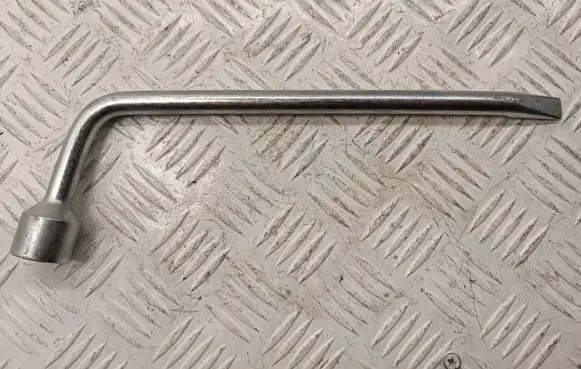 Toyota Avensis T250 Wheel nut wrench 0915005011