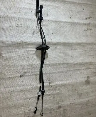 Renault Latitude (L70) Gear shift cable linkage 8200930211