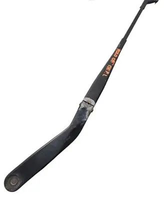 Front wiper blade arm
