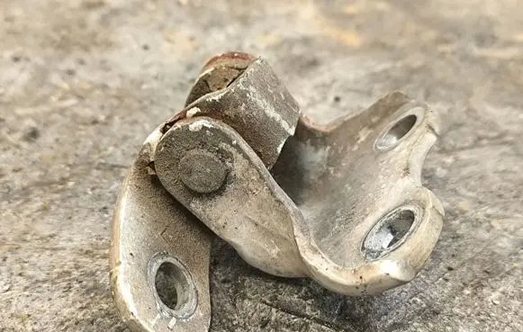 Toyota Avensis T270 Front door lower hinge 