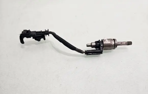 Volvo S80 Fuel injector 31465786