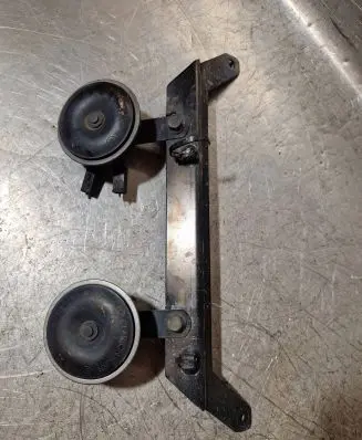 Nissan Juke I F15 Horn signal 008040