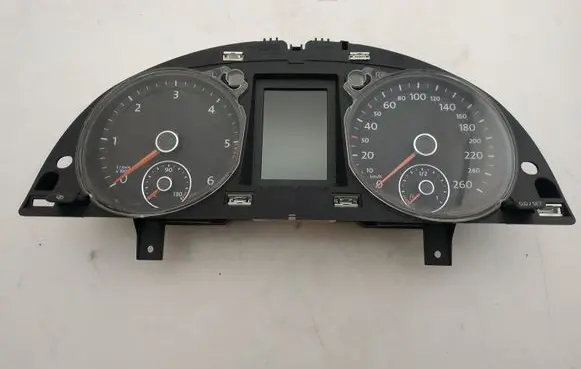 Volkswagen PASSAT B7 Speedometer (instrument cluster) 3AA920870D