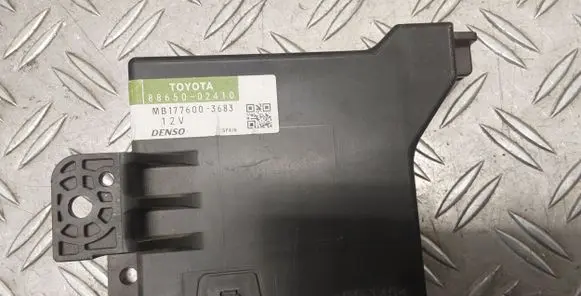 Toyota Auris 150 Climate control unit 8865002410