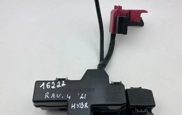 Toyota RAV 4 (XA50) Fuse module 8266242720