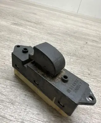 Mitsubishi Grandis Electric window control switch 514933