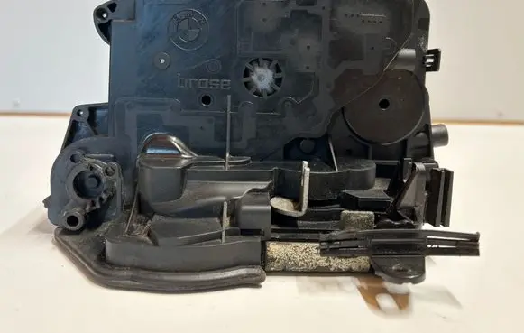 BMW 3 E90 E91 Front door lock 7059974