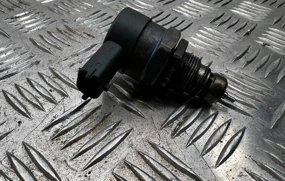 Volvo XC60 Fuel pressure regulator 30777576 23566312 0281002712
