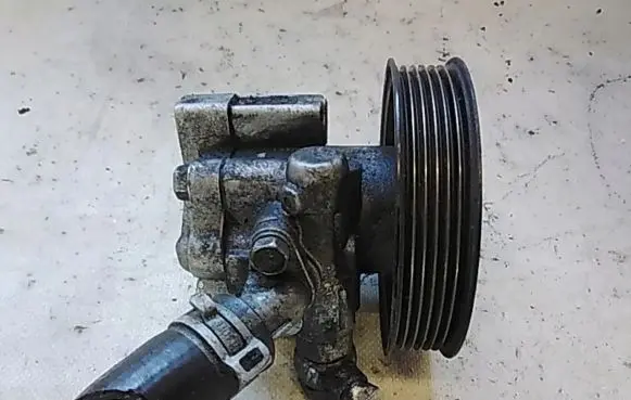 Opel Insignia A Power steering pump 13309336