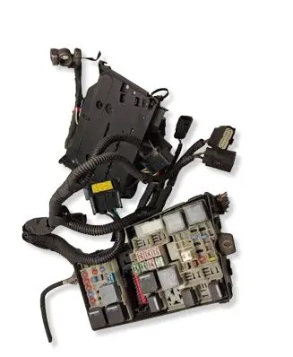 Ford Focus Fuse module AV6T14A067BB