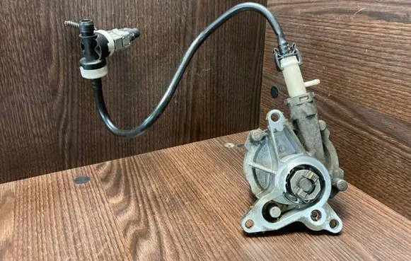 Renault Trafic II (X83) Vacuum pump 8200881338