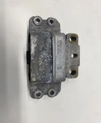 Volkswagen PASSAT B6 Engine mount bracket 3C0199555