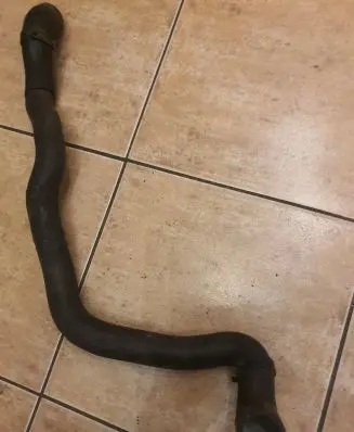 Volkswagen Touran I Engine coolant pipe/hose 112639