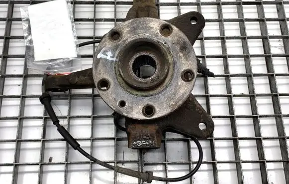 Mercedes-Benz Citan W415 Front wheel hub spindle knuckle 