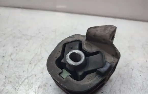 Opel Movano B Engine mount bracket