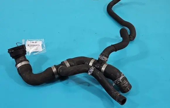 Engine coolant pipe/hose