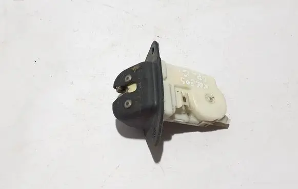 Loading door lock