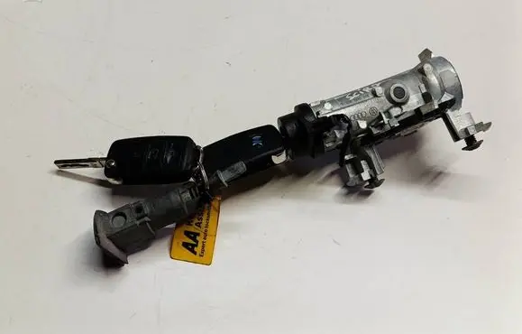 Volkswagen Scirocco Ignition lock 1K0905851BT1 1K0905851B