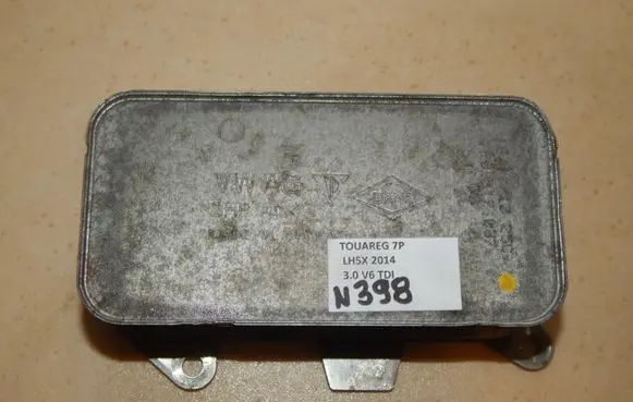 Volkswagen Touareg II Engine oil radiator 7P0317037