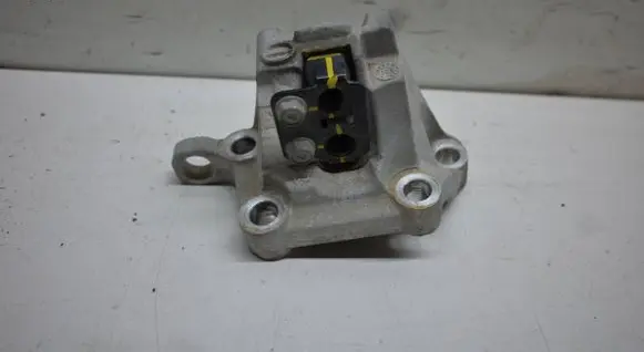 Gearbox mounting bracket