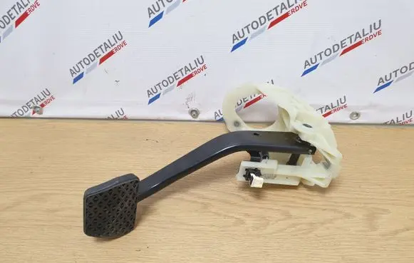 BMW 4 F36 Gran coupe Brake pedal 6860647 35006860647