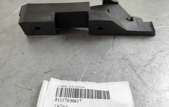 BMW 3 E46 Front bumper mounting bracket 51117030617
