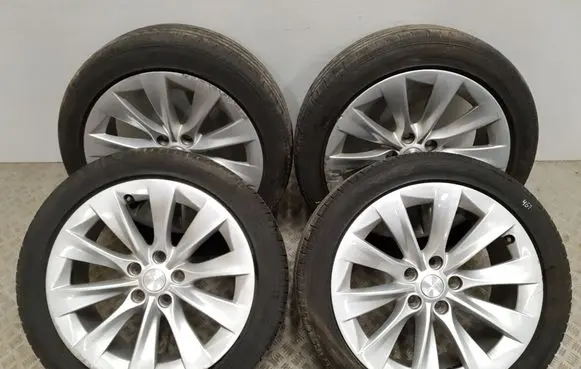 Tesla Model S R19 alloy rim 1059337-00-A