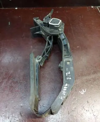 Mercedes-Benz E W211 Accelerator throttle pedal A2113000404