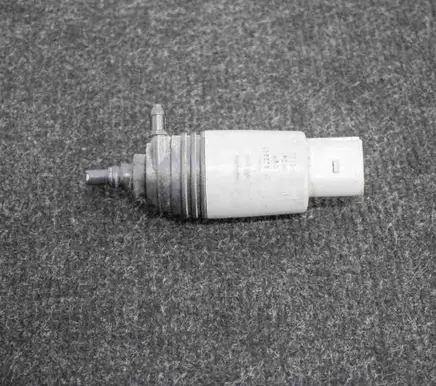 BMW 5 E60 E61 Windscreen/windshield washer pump 6934159