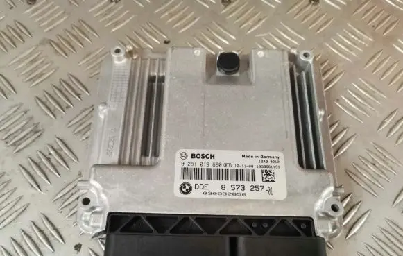 BMW 5 F10 F11 Engine control unit/module 8573257