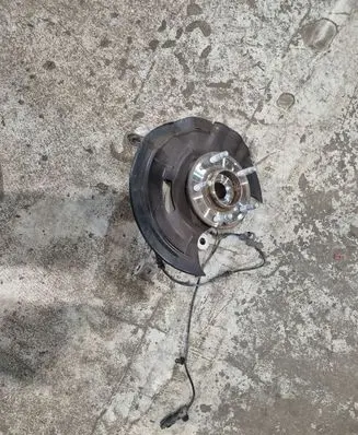 Opel Insignia B Front wheel hub 23384197 557804735