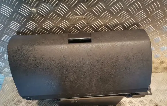 Mercedes-Benz A W169 Glove box