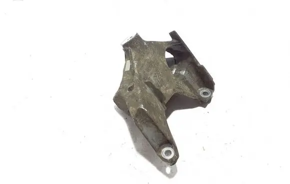 Engine mounting bracket