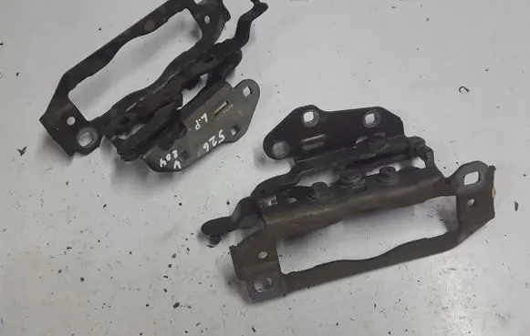 Mercedes-Benz C W204 Engine bonnet/hood hinges W204ZAWIASYMASKI
