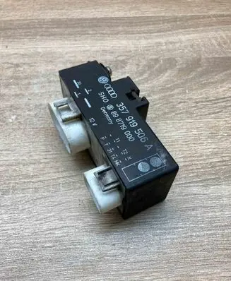Volkswagen PASSAT B4 Coolant fan relay 357919506A 898719000