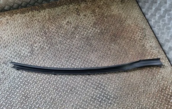 Ram 1500 Loading door rubber seal (on body) 