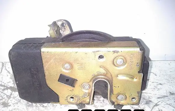 Opel Vectra B Front door lock EUROPA 90507060