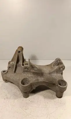 Nissan X-Trail T32 Generator/alternator bracket 117105124R
