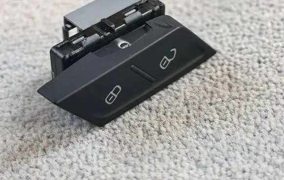 Volkswagen PASSAT B8 Central locking switch button 3G0962125A