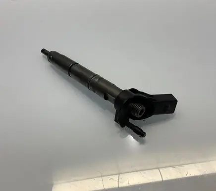 Mercedes-Benz CLS C219 Fuel injector A6420700587 6420700587
