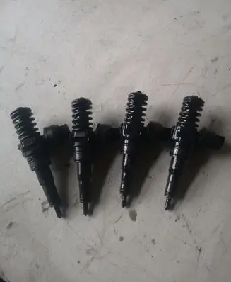 Volkswagen Jetta V Fuel injectors set 038130073AG