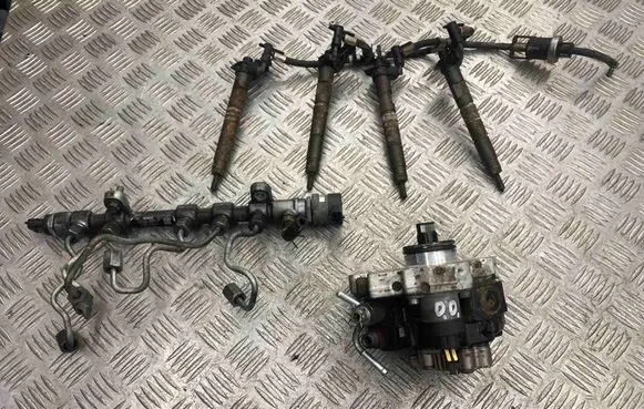 Toyota Yaris Fuel injection system set 0445010258 2367033060 0445214177