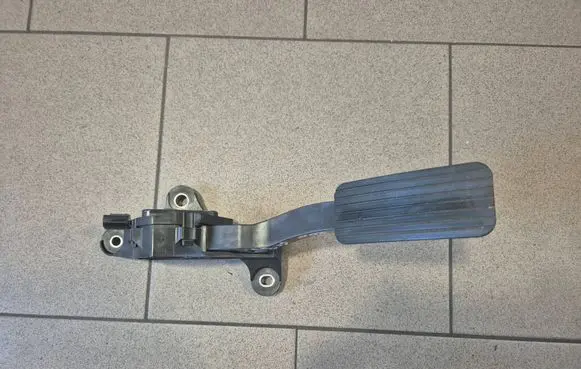 KIA Xceed Accelerator throttle pedal 32700G4920
