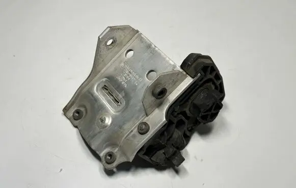 Radiator mount bracket