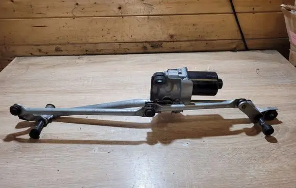 Ford Mustang VI Front wiper linkage and motor