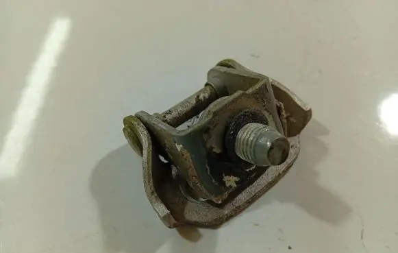 Mazda 3 I Rear door lower hinge