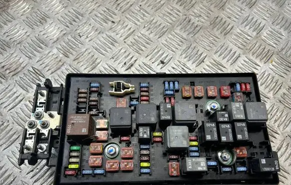 Opel Insignia A Fuse box set 22933573