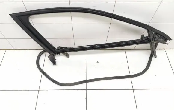 Audi A4 S4 B7 8E 8H Front door window/glass frame 8e0837630 8e0867368b