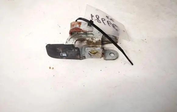 Mazda 5 Fuel tank opening switch 
