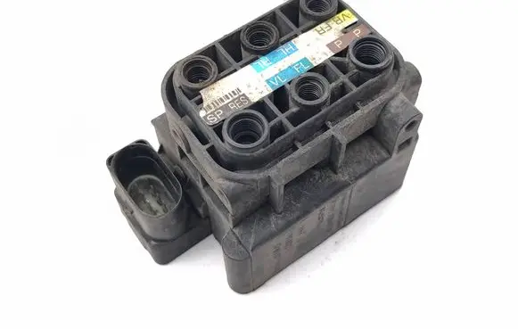 Mercedes-Benz E AMG W213 Air suspension valve block A0993200258